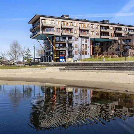 Beachfront Sorenga شقة